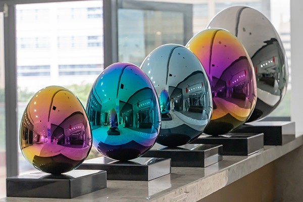 Colorful Stainless Steel Egg Sculptures – Custom Modern Art Pieces for Indoor & Outdoor Display